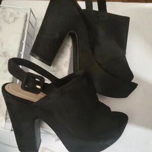 Bamboo Body Women's Black chunky heels adjustable buckle suede like material EUC